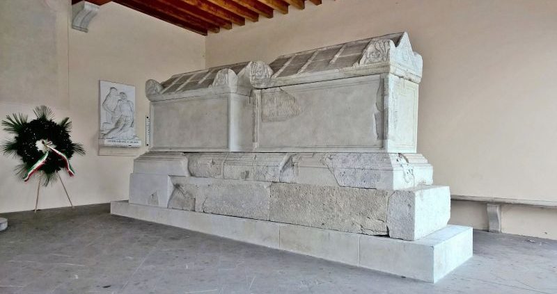 CONCORDIA SAGITTARIA (Ve). Sarcofago dalla necropoli occidentale. -  Archeocarta del Friuli Venezia Giulia